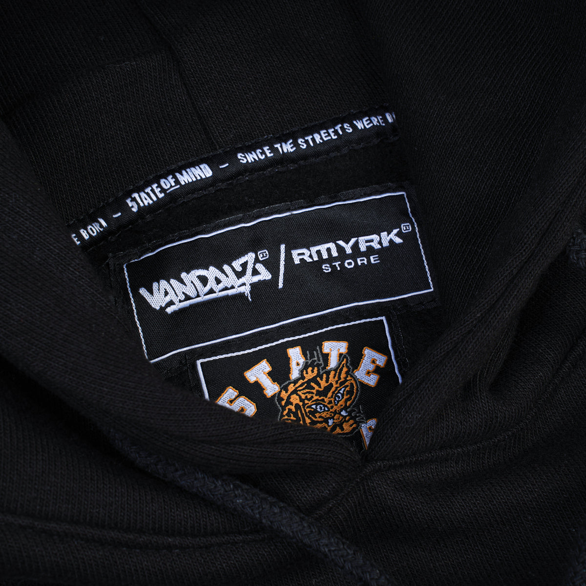 "VANDALZ COLLEGE" Hoodie Black