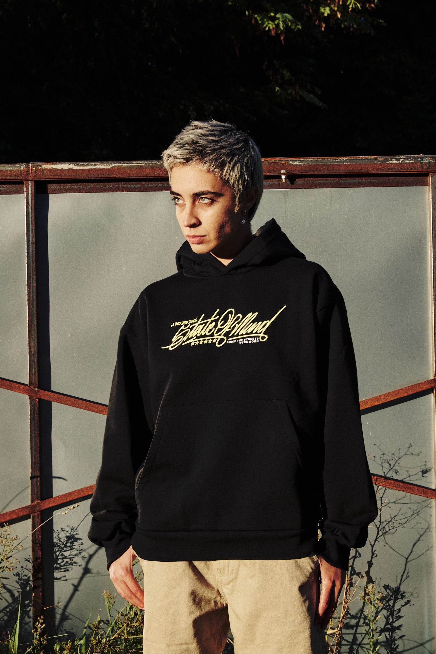 "NO TRACKING" Hoodie Black