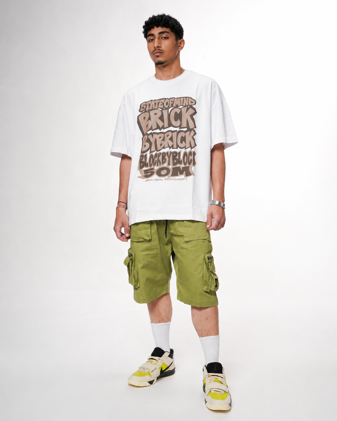 "BRICK BY BRICK" T-Shirt Weiß