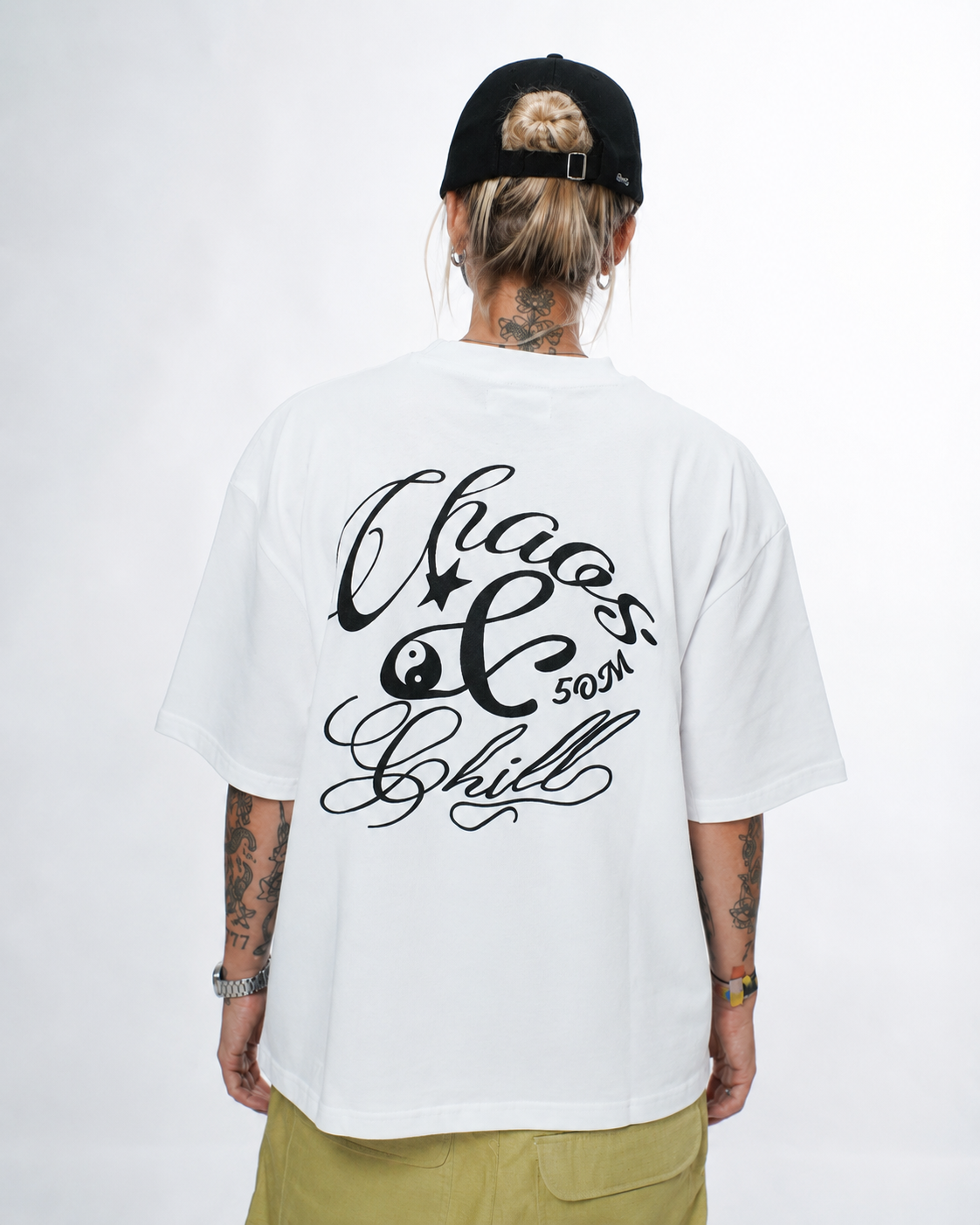 "CHAOS & CHILL" T-shirt White