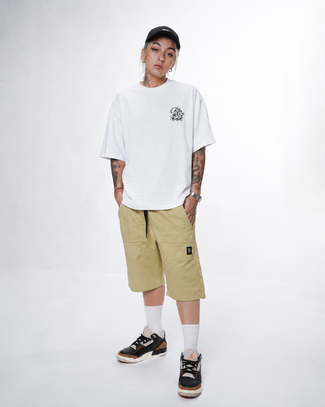 "CHAOS & CHILL" T-shirt White