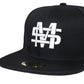 Schwarze Snapback-Rückseite mit der Aufschrift "ALL STAR MONOGRAM".